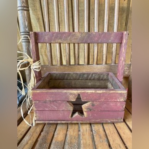 Distressed Wood Star Cutout Tote, Red - Picture 11 of 11